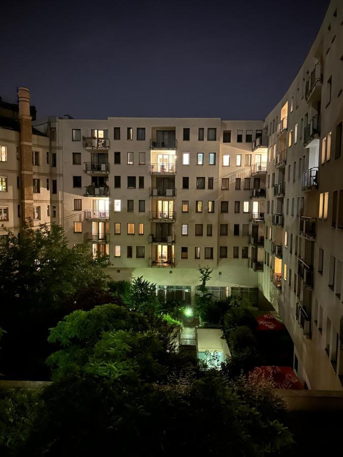 Central Apartment With Balcony Budapest Ngoại thất bức ảnh