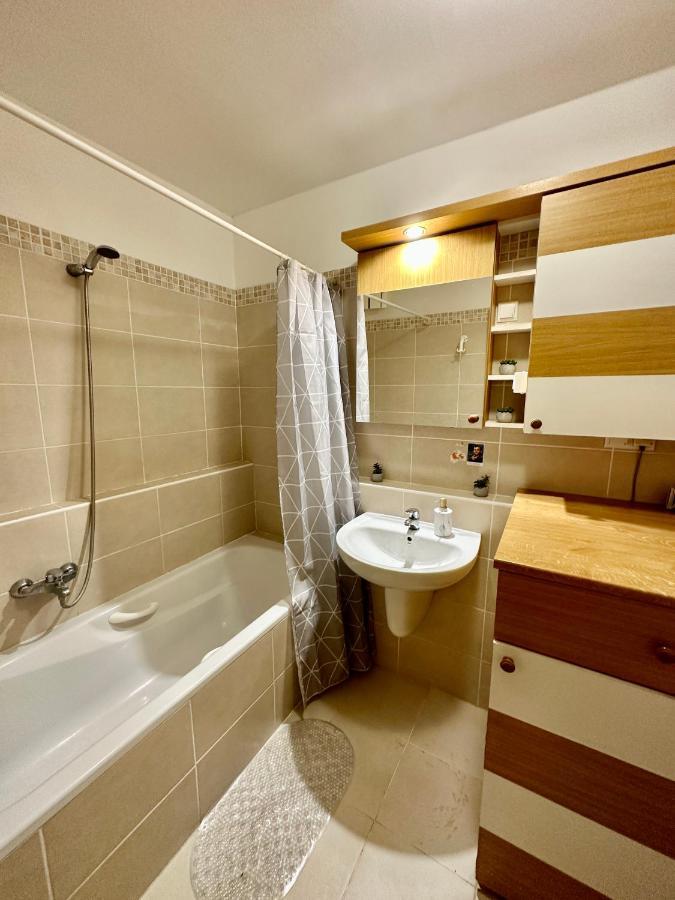 Central Apartment With Balcony Budapest Ngoại thất bức ảnh