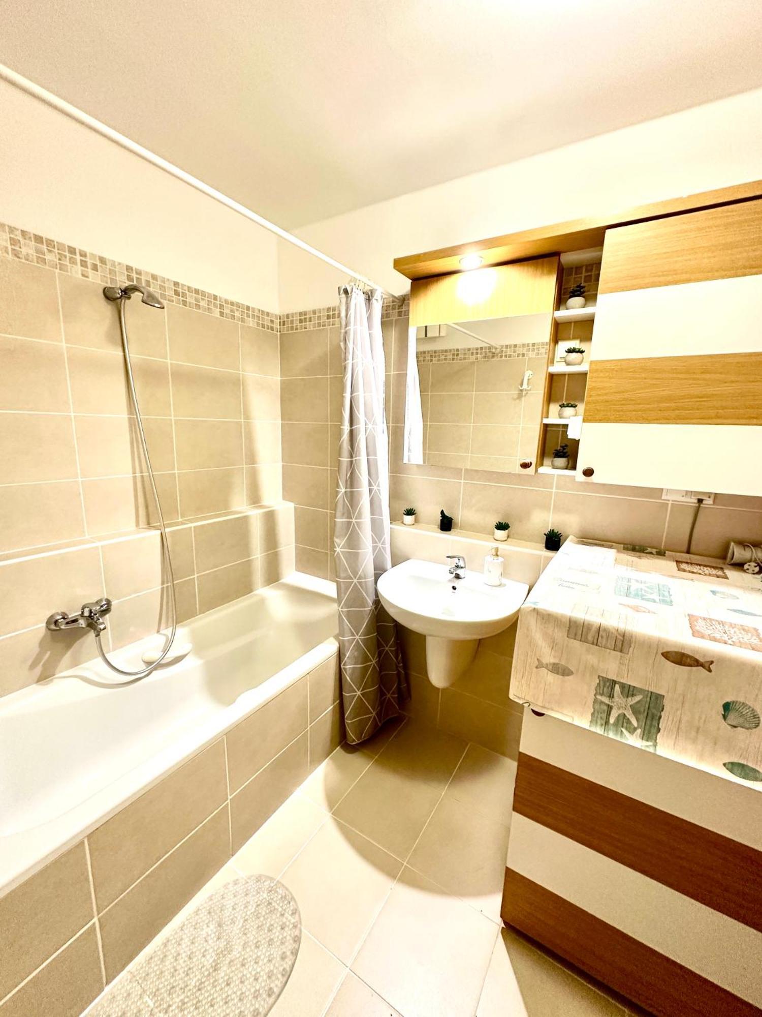 Central Apartment With Balcony Budapest Ngoại thất bức ảnh