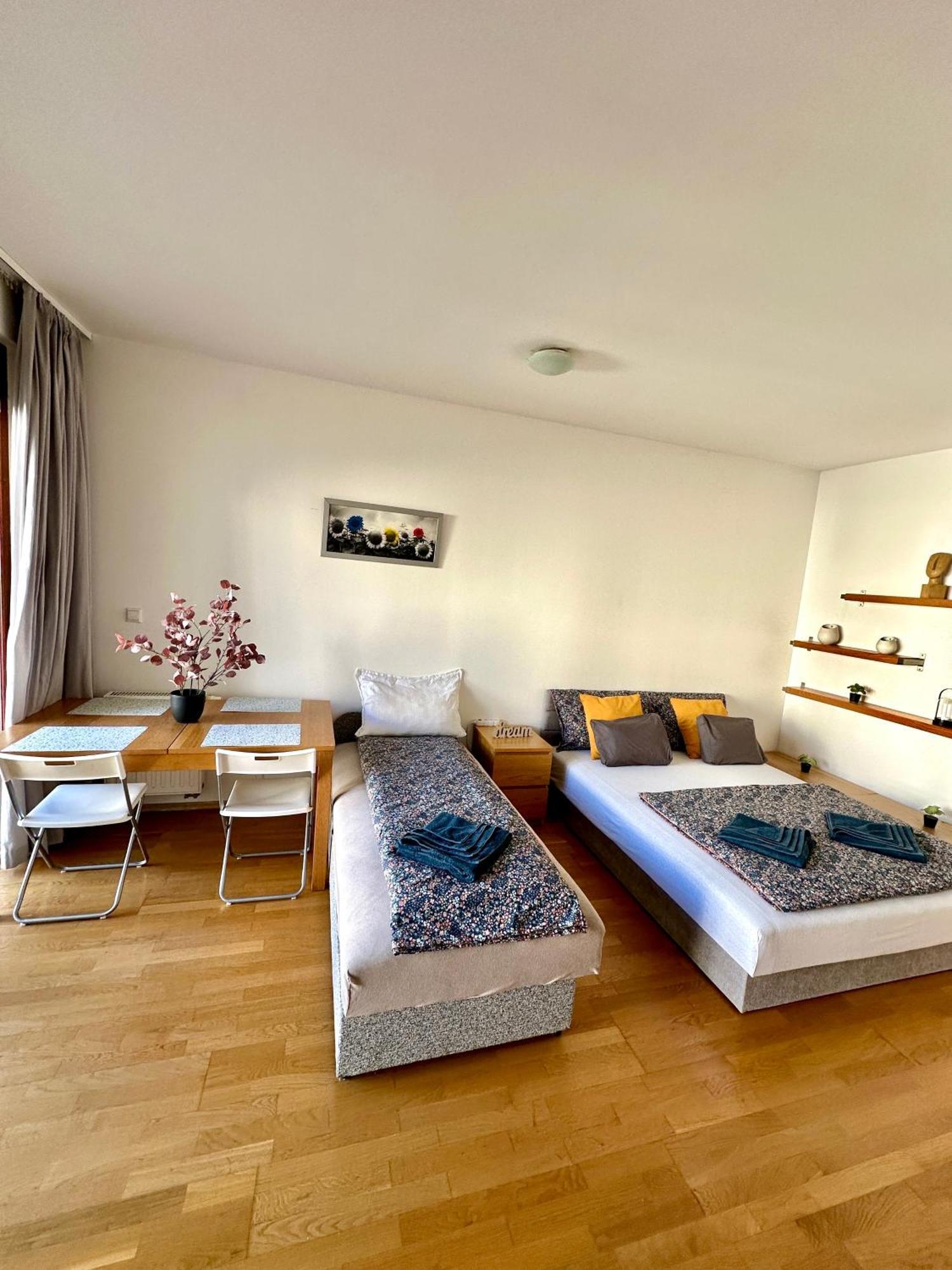 Central Apartment With Balcony Budapest Ngoại thất bức ảnh