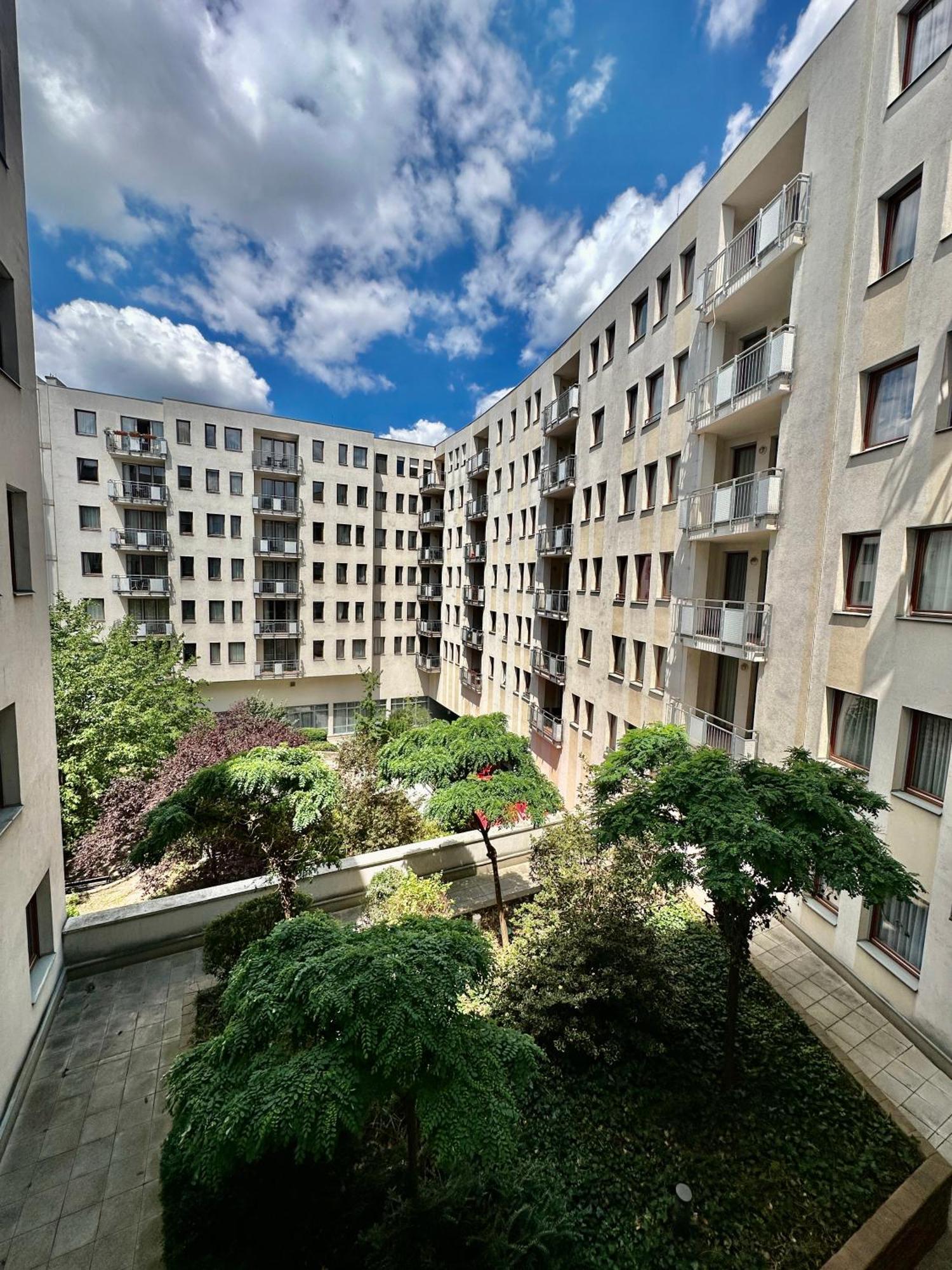 Central Apartment With Balcony Budapest Ngoại thất bức ảnh