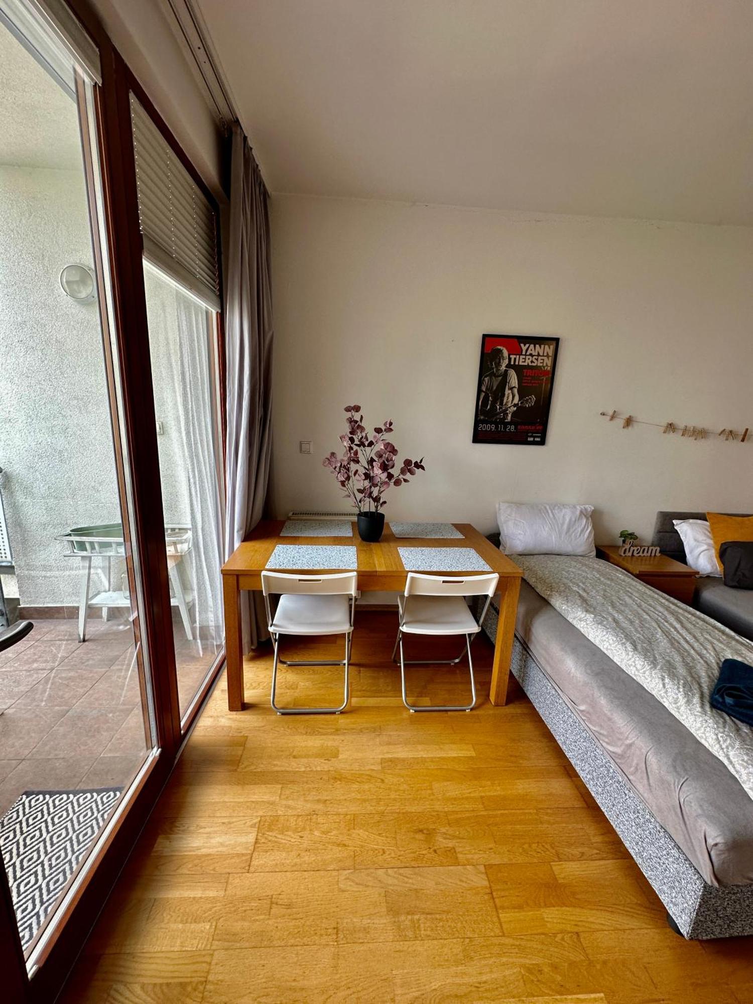 Central Apartment With Balcony Budapest Ngoại thất bức ảnh