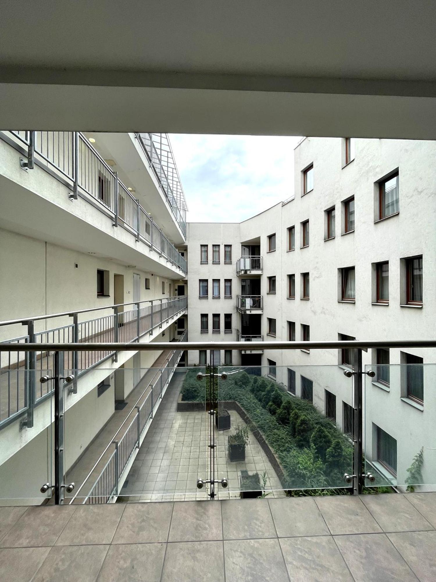 Central Apartment With Balcony Budapest Ngoại thất bức ảnh